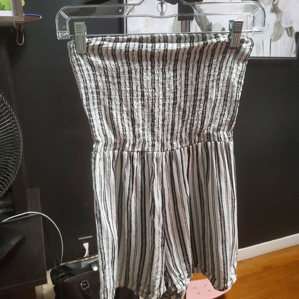 🌷Striped Strapless Romper🌷